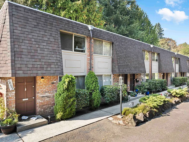 Cypress Lane Apartments — Photo 21