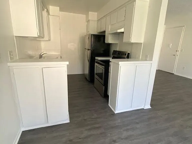 1446 Brockton Ave — Photo 8