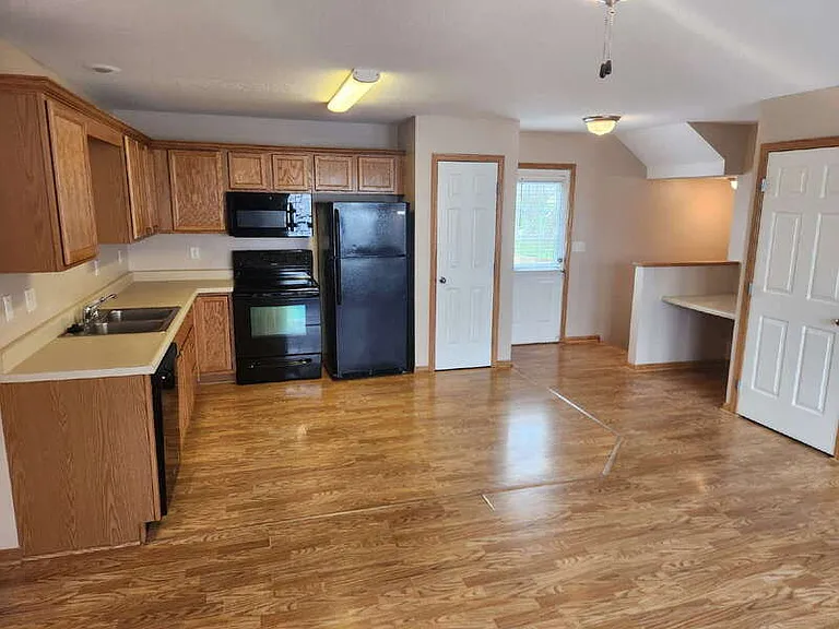 1022 10th Ave NW — Photo 5