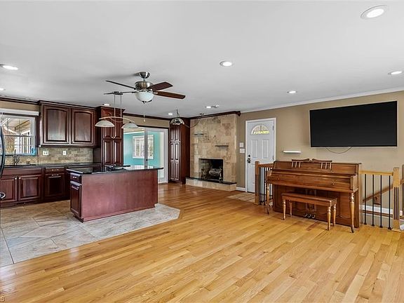 3rd image of 1512 Pittman St