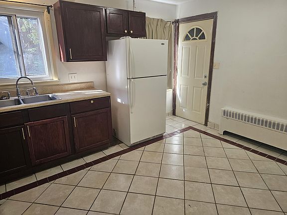 3rd image of 615 12th St