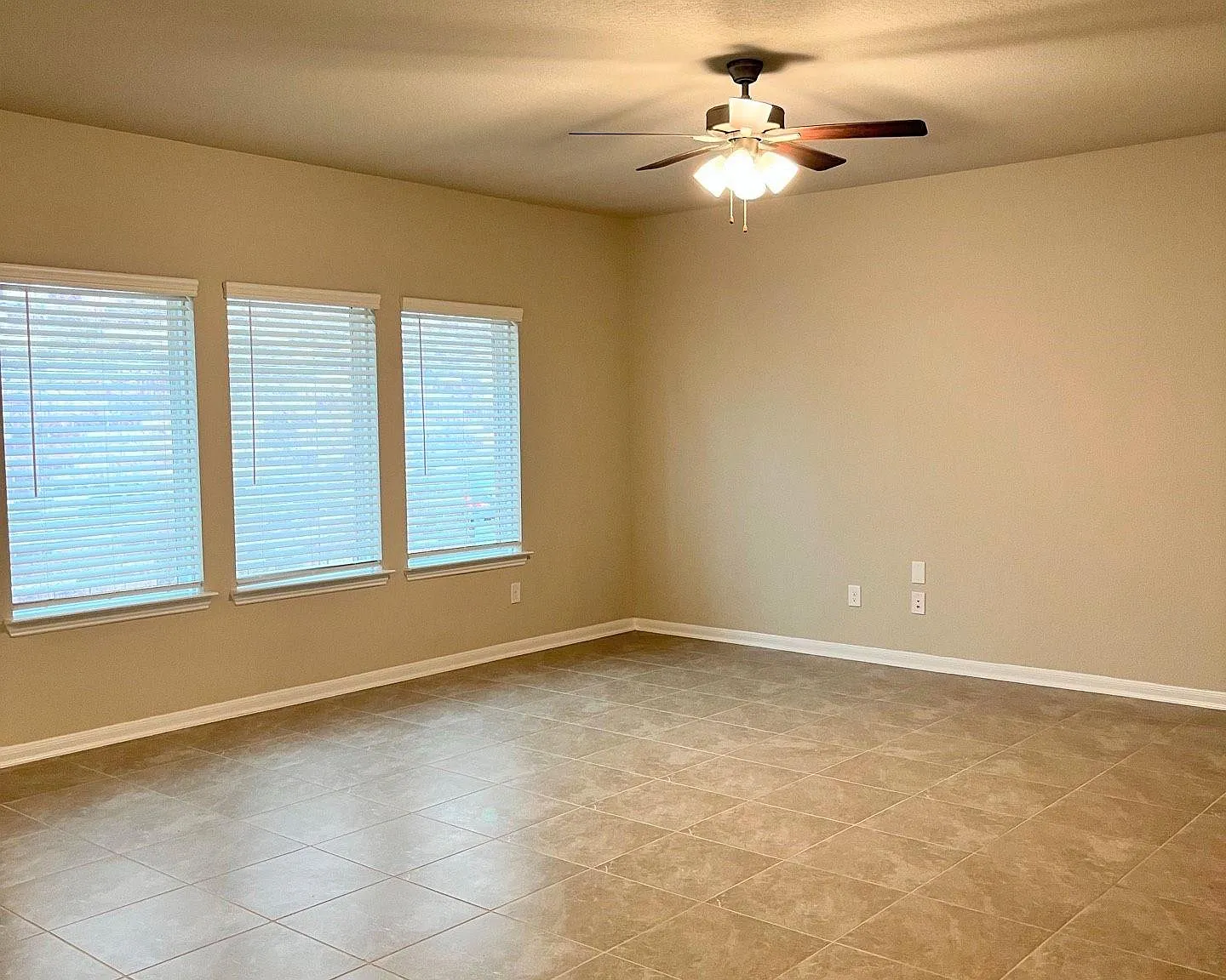 3 bed, 1908 sqft, $1,825 — Photo 3