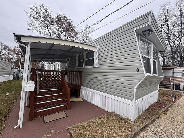 2nd image of 8 Kane Ln #85
