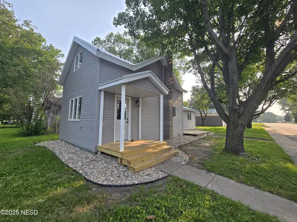 900 8th St NE, Watertown, SD 57201