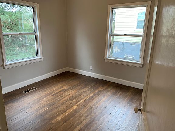 3rd image of 3824 Kingwood Cir