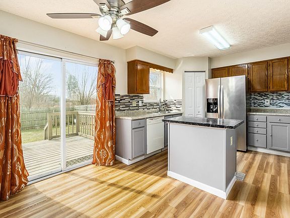 4th image of 5595 Deforest Dr