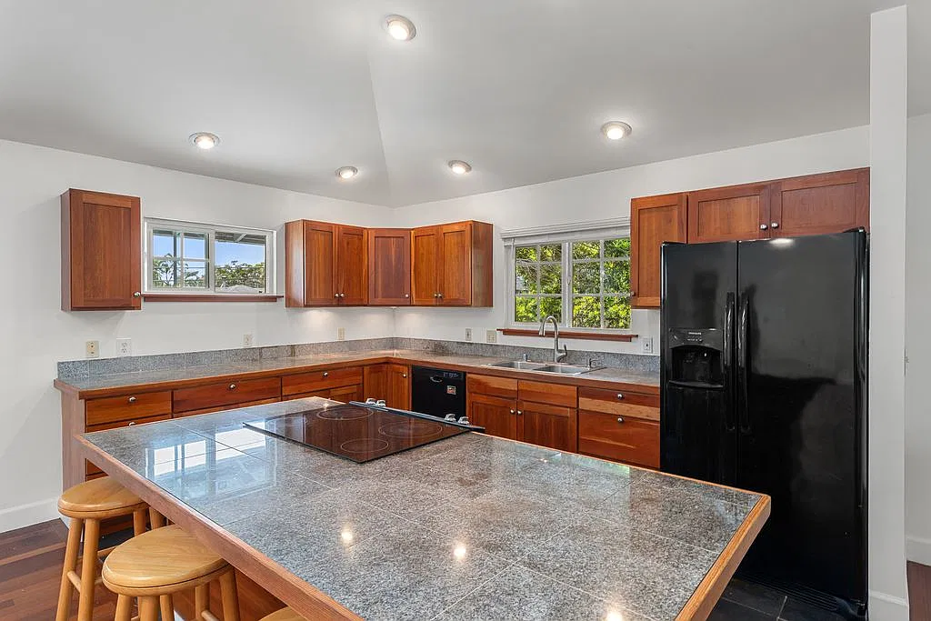 60 Puu Koa Pl — Photo 2