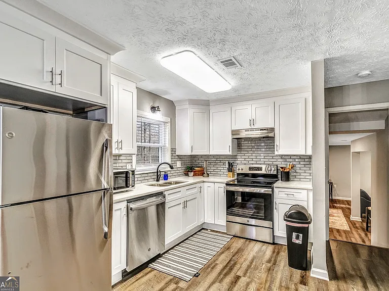 3017 Valley View Dr — Photo 24