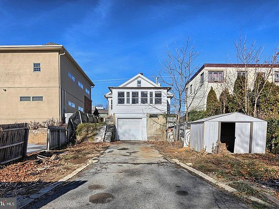 3rd image of 1126 E Chocolate Ave