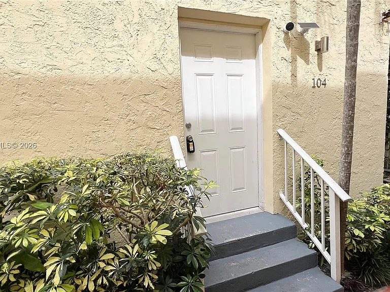 1337 Euclid Ave #104 — Photo 3