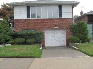 3002 208th St, Bayside, NY 11360