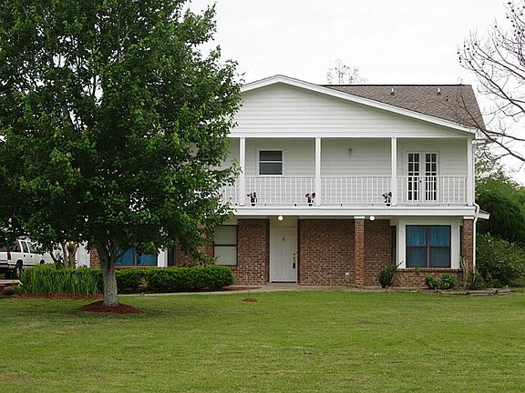 Awesome 6 bedroom 3.5 bath 2 car attached/detached garage on 1.142 acres
