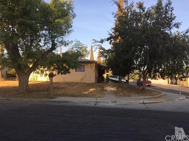 2nd image of 901 Hill St