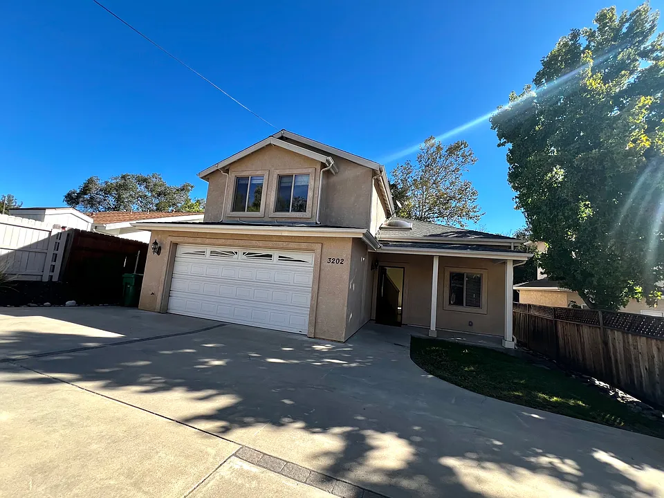 3202 Rockview Pl