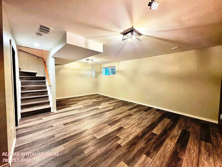 3885 Robins Cres NW — Photo 15