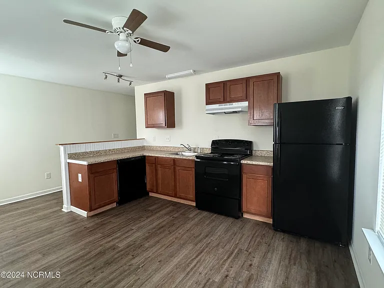 609 N 8th St #B — Photo 2