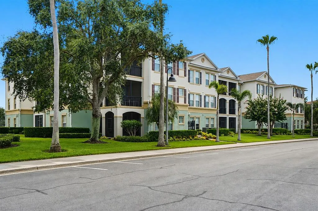 2 bed, 2.0 bath, 1161 sqft, $2,000 — Photo 1