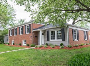 1100 Robinhood Ln, La Grange Park, IL