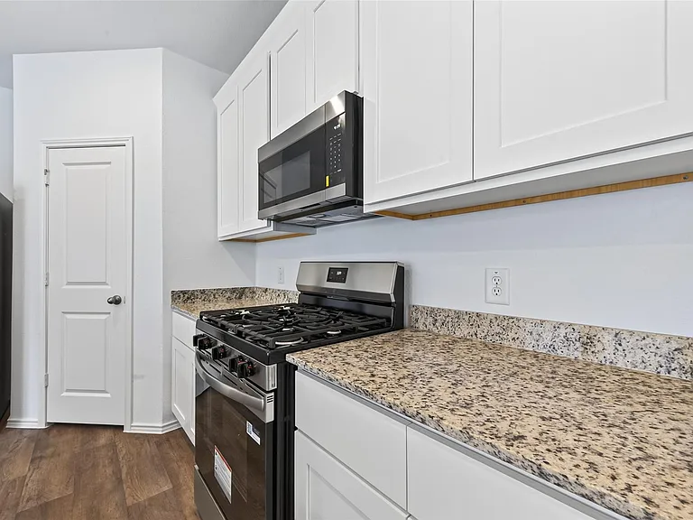 3030 Holland Lakes Dr — Photo 15
