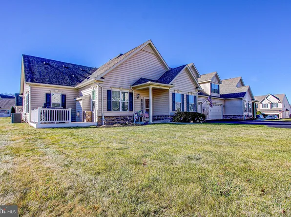 1068 Arbour Ln, Quakertown, PA 18951