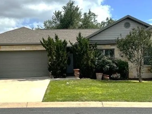 717 Darlington Dr, Fredericksburg, TX 78624