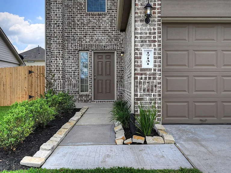 17131 Devon Dogwood Trl — Photo 2