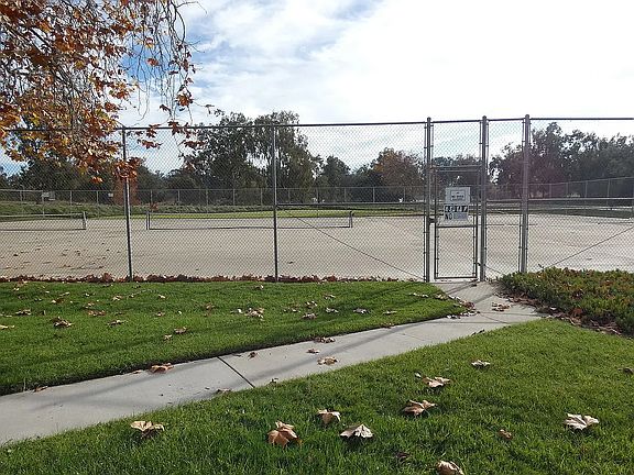 3rd image of 414 Parkview N