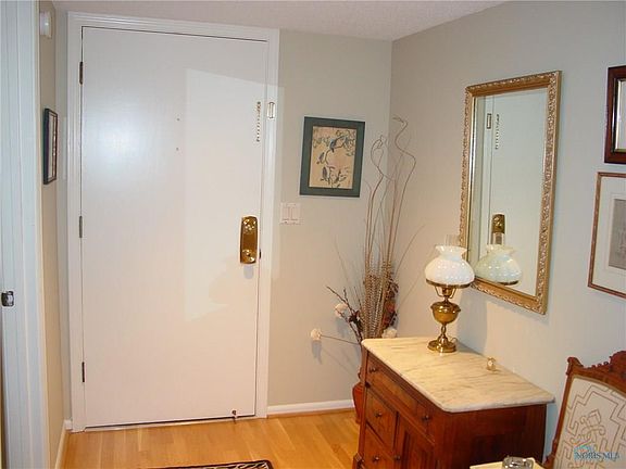2nd image of 4343 W Bancroft St APT 1g