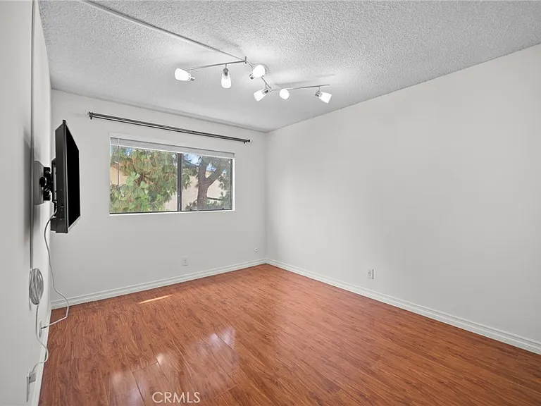 7100 Balboa Blvd #803 — Photo 35