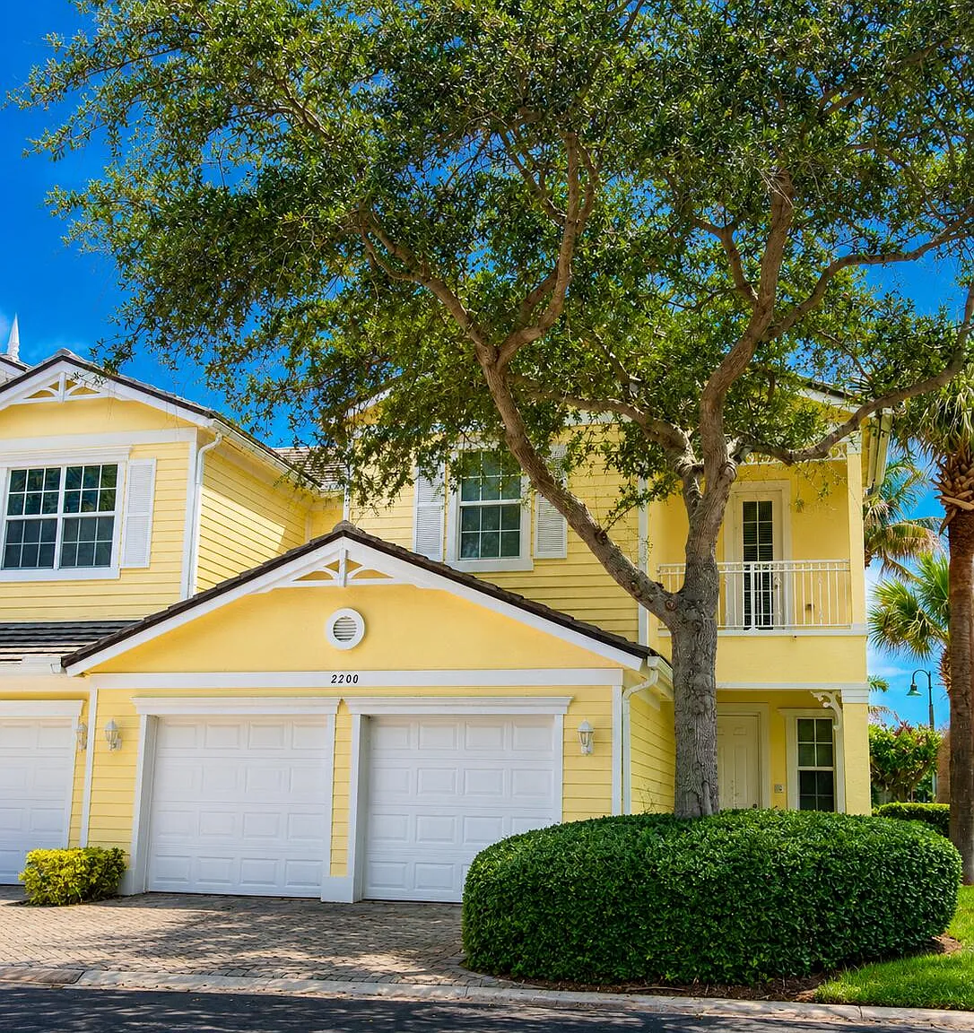 3 bed, 2.5 bath, 2360 sqft, $5,000 — Photo 1