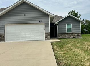 1815 S Lillian Ave, Bolivar, MO 65613