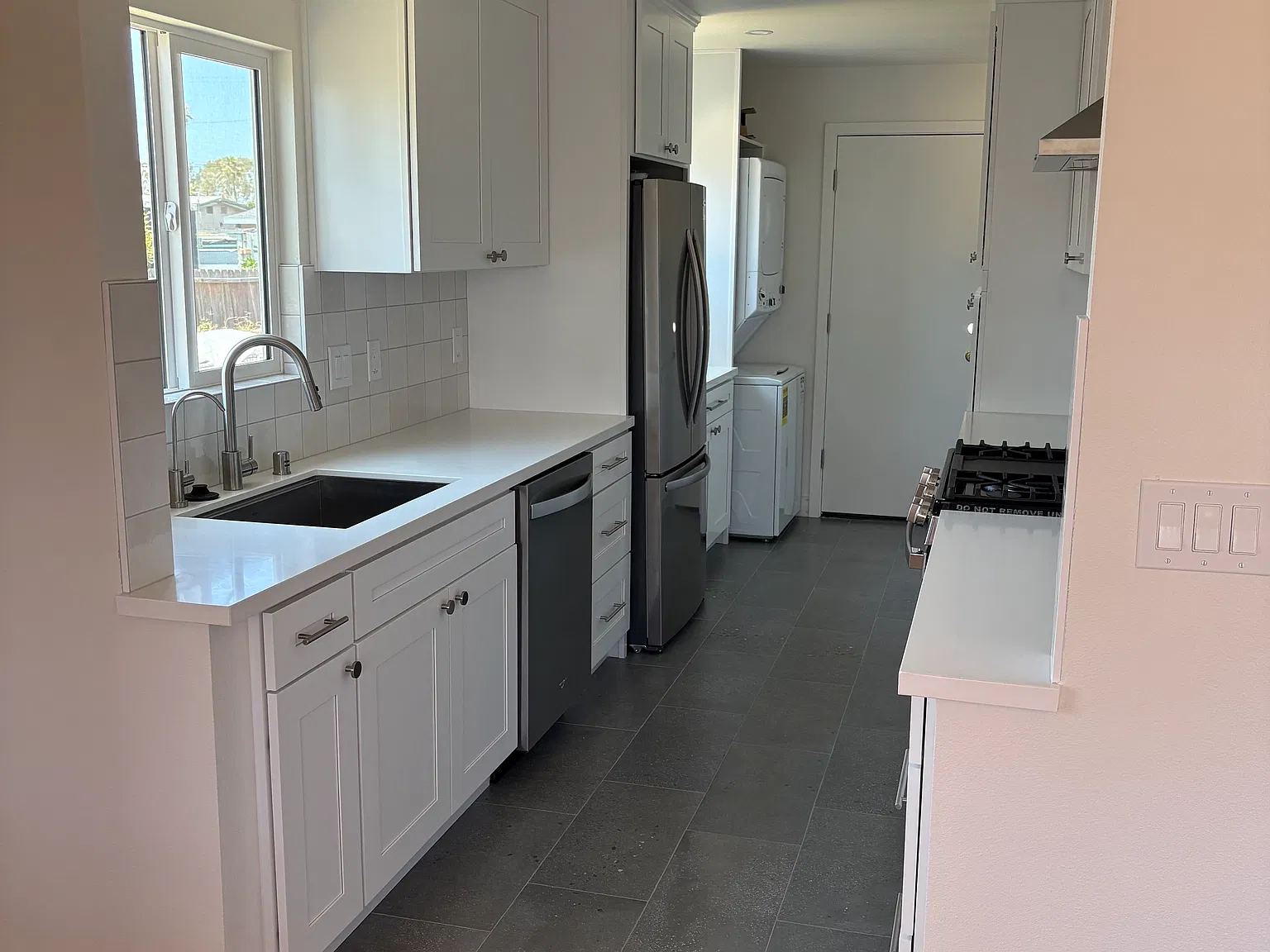 3 bed, 940 sqft, $3,800 — Photo 4