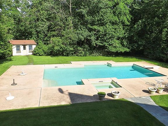 3rd image of 111 Deerfield Ln N