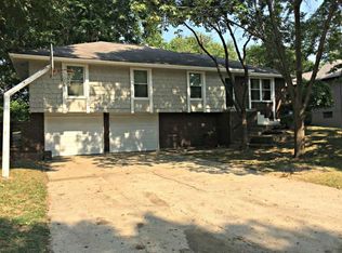 1112 SW 21st St, Blue Springs, MO 64015