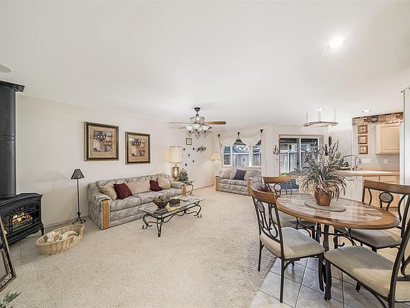 5th image of 166 Tamarack Ct N