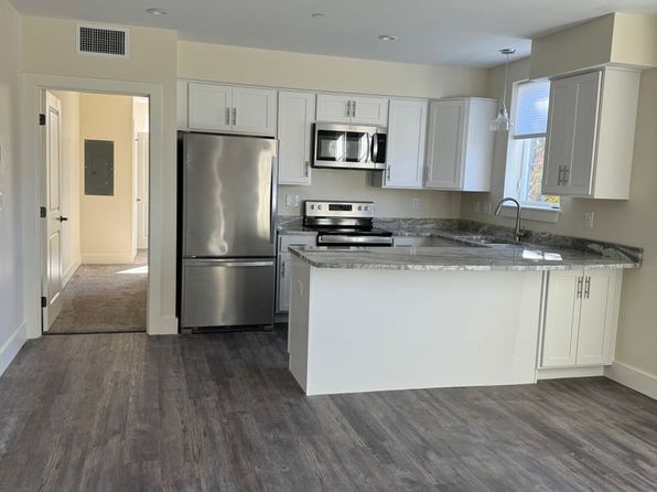 8 Main St #204