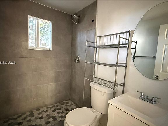 5th image of 7600 Dickens Ave #4