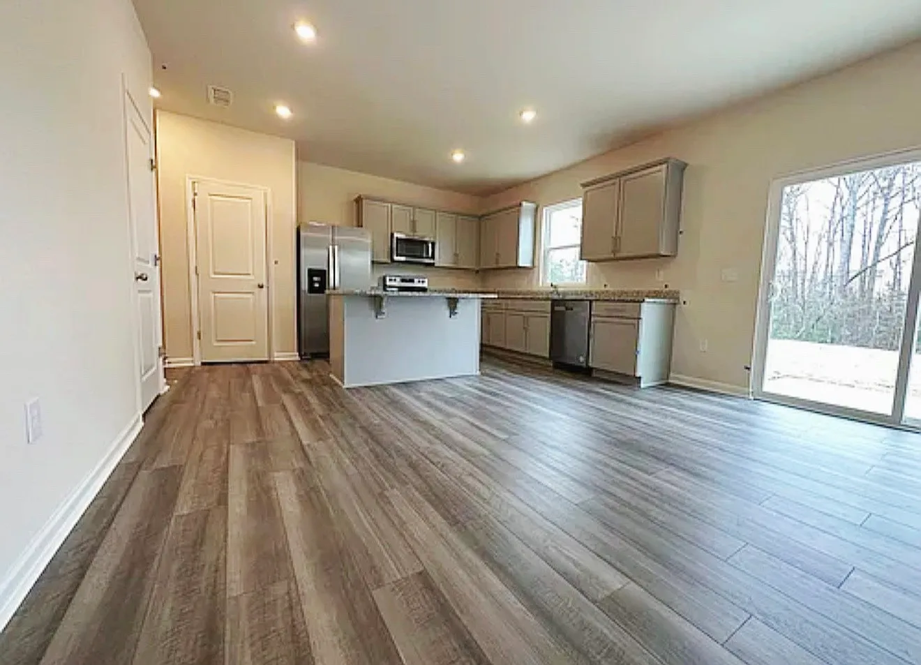 4 bed, 2.5 bath, 2337 sqft, $2,295 — Photo 2
