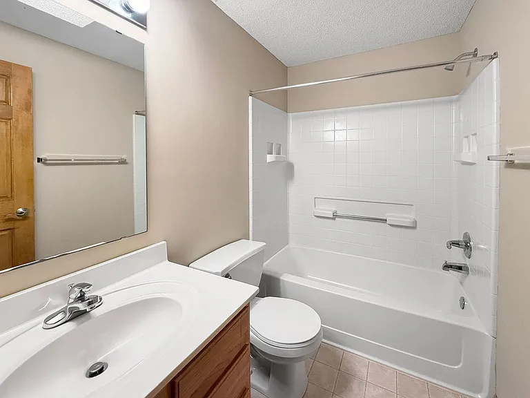 815 Newberry Ln — Photo 16