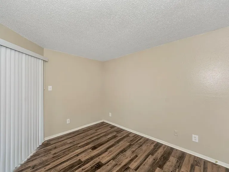Oak Meadow Apartments — Photo 11