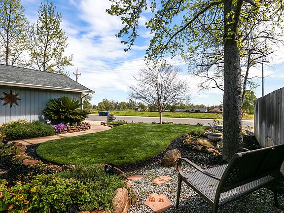 4th image of 2970 Salmonberry Dr
