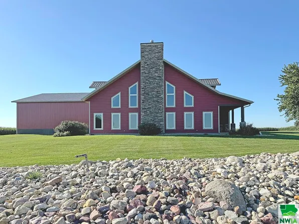 4213 400th St, Hospers, IA 51238
