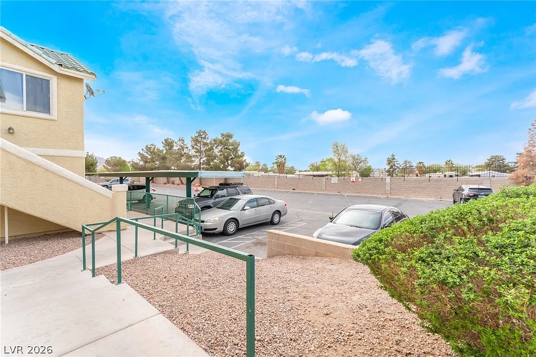 3 bed, 2.0 bath, 1197 sqft, $1,750 — Photo 4
