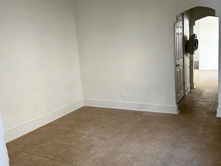 2455 N Robertson St — Photo 13