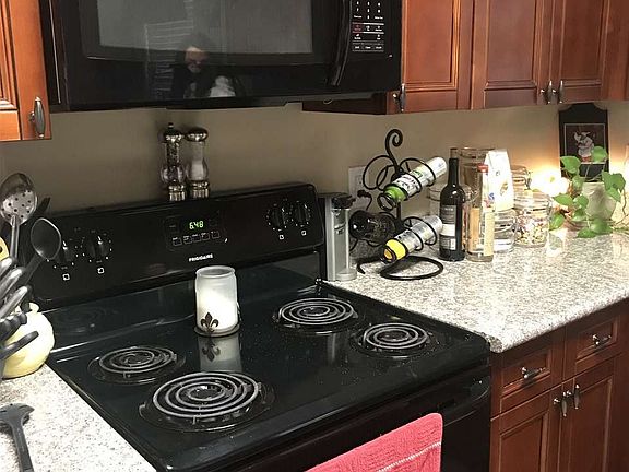 5th image of 379 Monarch Dr APT E