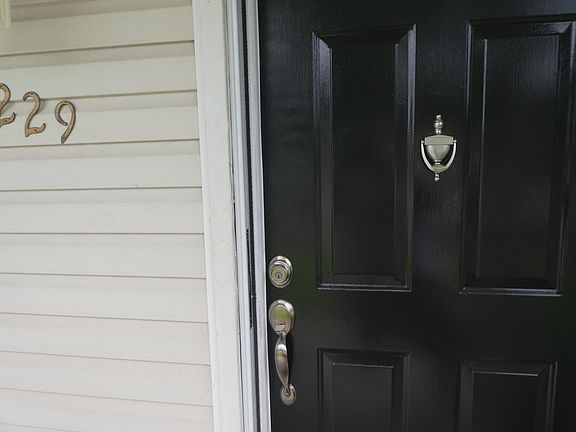3rd image of 229 Singingwood Dr