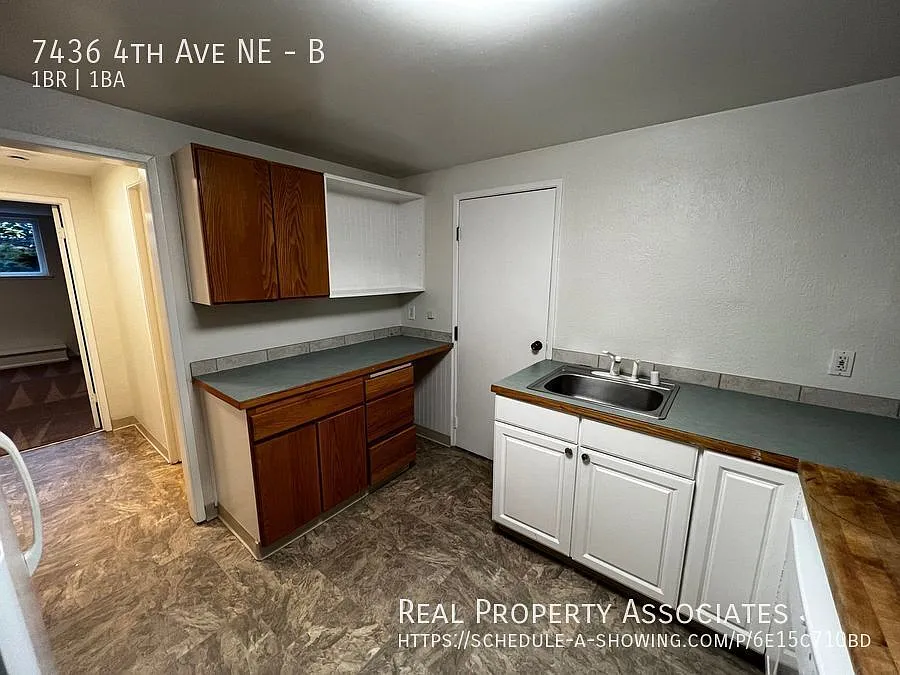 Affordable, pet friendly, 1 bed unit just blocks from Greenlake — Photo 2