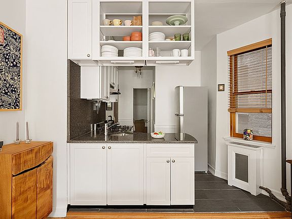 4th image of 333 W 21st St APT 1FE