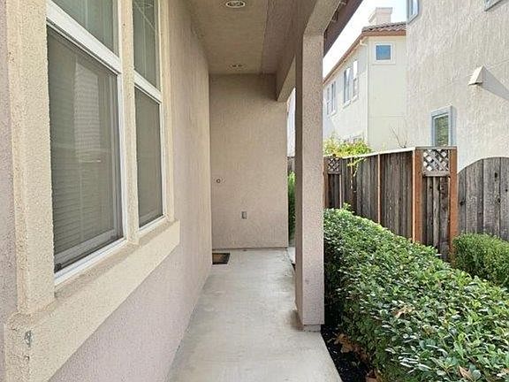 3rd image of 1108 Tocia Ave