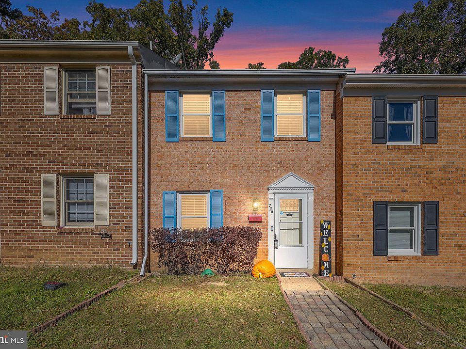 1st image of 726 Olde Greenwich Cir
